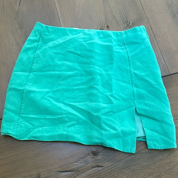 Green linen miniskirt - Picture 1 of 3